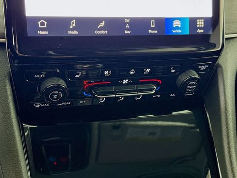 Used 2023 Jeep Grand Cherokee L Limited w/ Luxury Tech Group II image 10