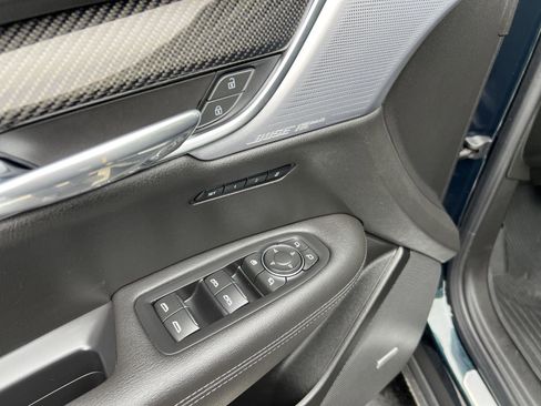 Used 2024 Cadillac XT6 Sport w/ Technology Package image 30