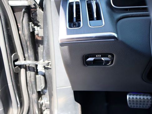 Used 2022 Mercedes-Benz S 500 4MATIC w/ AMG Line Package image 36