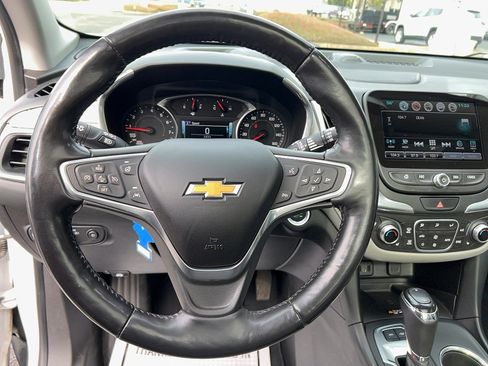 Used 2018 Chevrolet Equinox Premier image 15