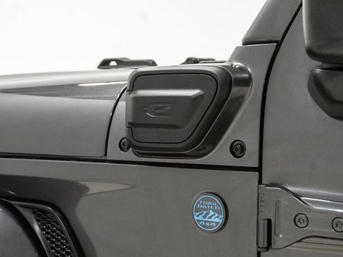 Used 2025 Jeep Wrangler Unlimited Sahara image 3