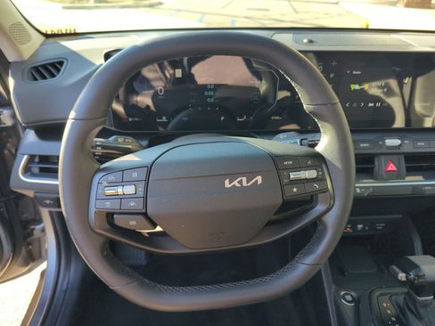 Used 2025 Kia K4 EX image 14