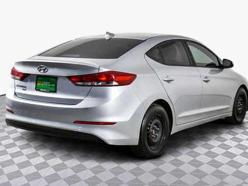 Used 2017 Hyundai Elantra SE image 8