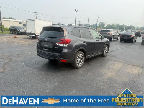 Used 2019 Subaru Forester Premium AWD/4WD image 6