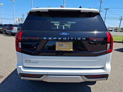 Certified 2025 Ford Expedition Platinum w/ Platinum Ultimate Package AWD/4WD image 9