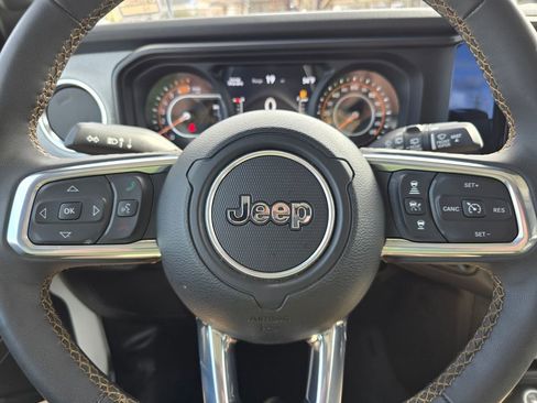 Used 2024 Jeep Wrangler Unlimited Sahara AWD/4WD image 24