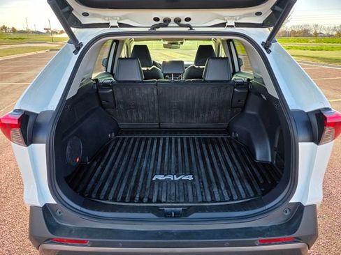 Used 2020 Toyota RAV4 Limited image 31