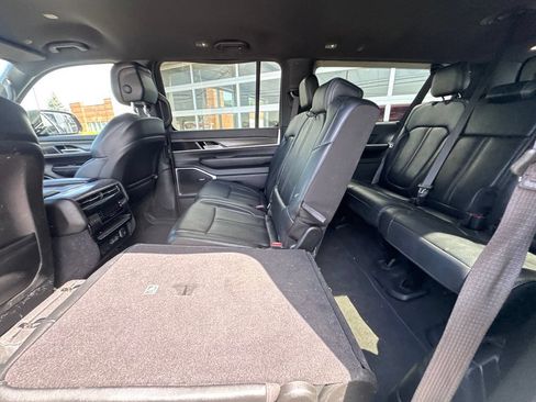 Used 2023 Jeep Wagoneer L Series II AWD/4WD image 28