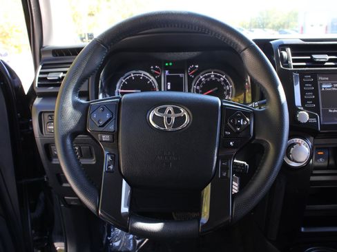 Used 2020 Toyota 4Runner TRD Off-Road image 9