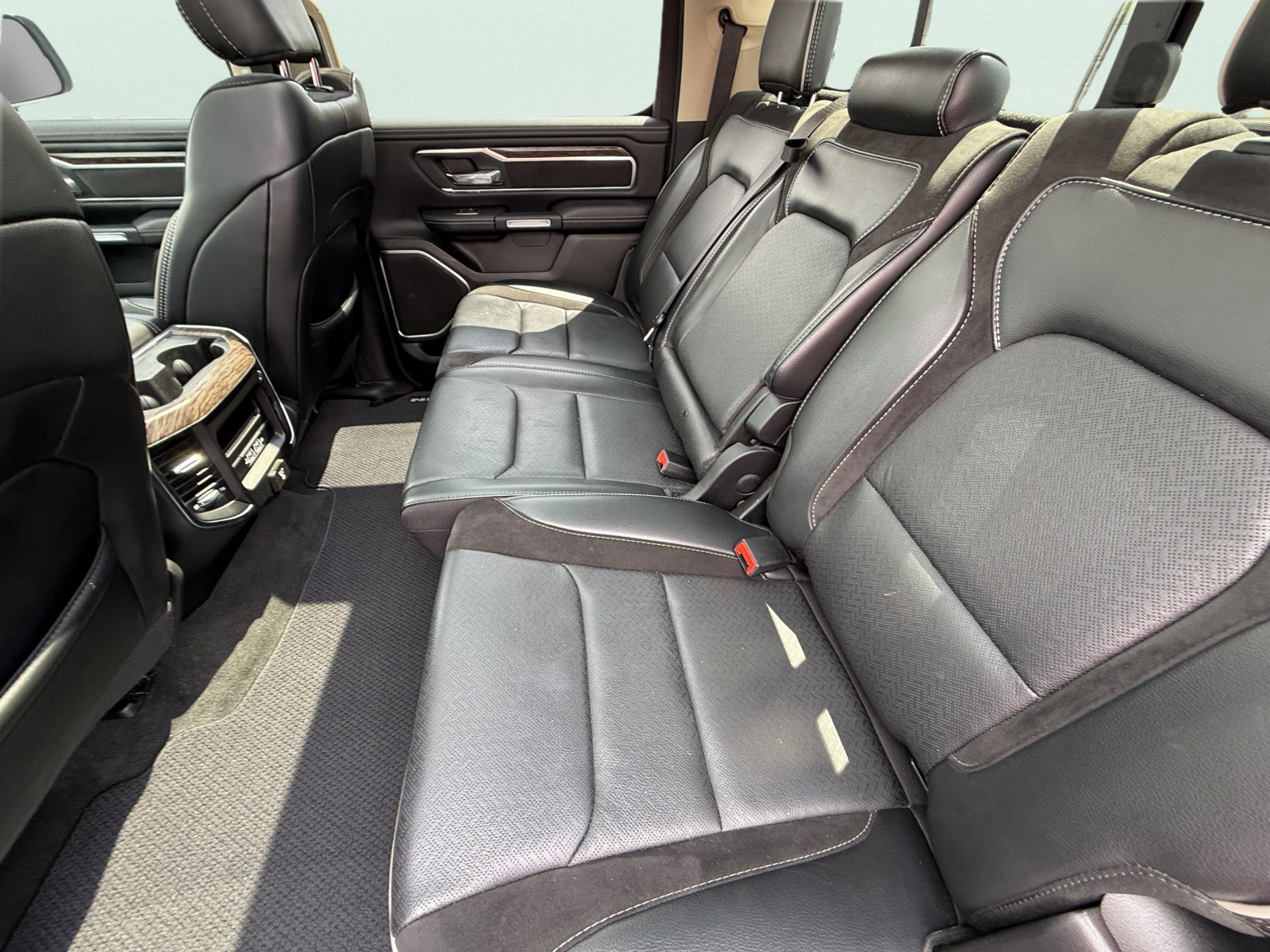 Used 2020 RAM 1500 Laramie AWD/4WD image 11