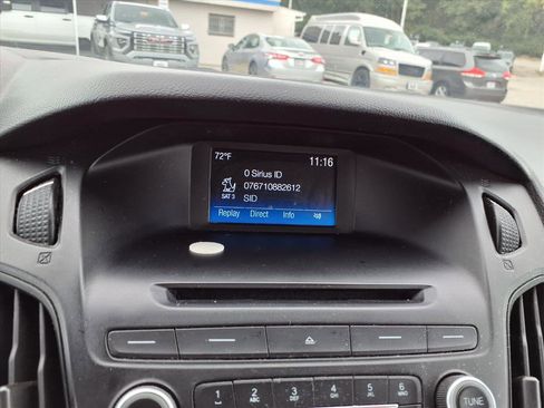 Used 2017 Ford Focus SE image 5