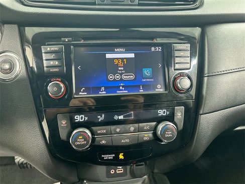 Used 2019 Nissan Rogue SV image 14