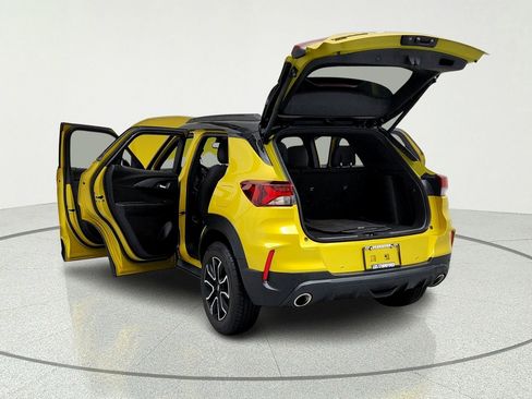 Certified 2023 Chevrolet TrailBlazer RS w/ Sun and Liftgate Package AWD/4WD image 11
