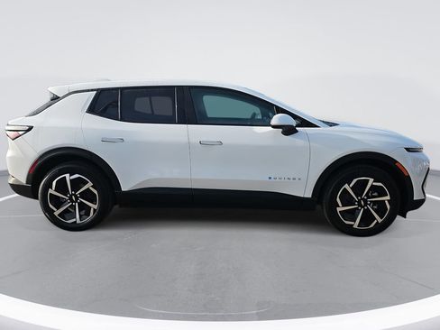 New 2026 Chevrolet Equinox EV LT image 2