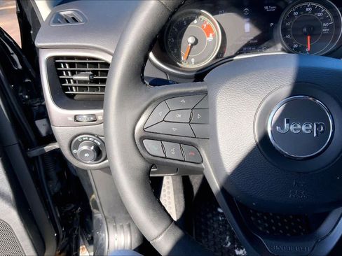 Used 2021 Jeep Cherokee Trailhawk w/ Technology Group image 23