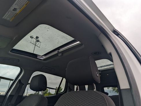 Used 2017 GMC Acadia SLE w/ Driver Alert Package I AWD/4WD image 16