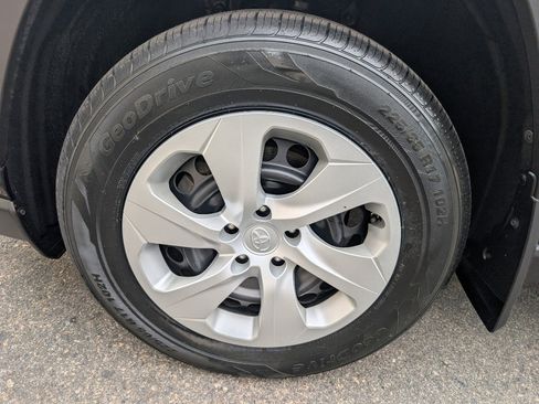 Used 2020 Toyota RAV4 LE image 21