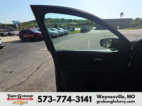 Used 2022 Chevrolet Equinox LT FWD image 12