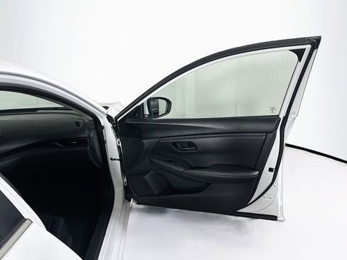 Used 2025 Nissan Sentra S image 30