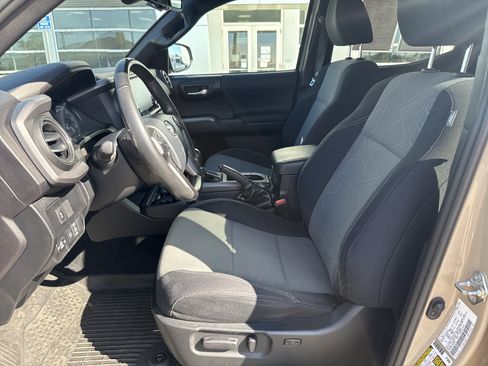 Used 2020 Toyota Tacoma TRD Off-Road AWD/4WD image 12