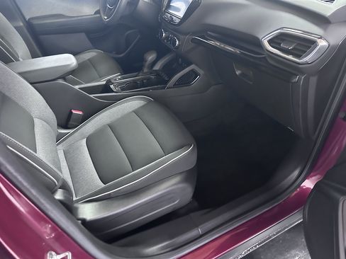 Used 2022 Chevrolet TrailBlazer LT w/ Convenience Package FWD image 30