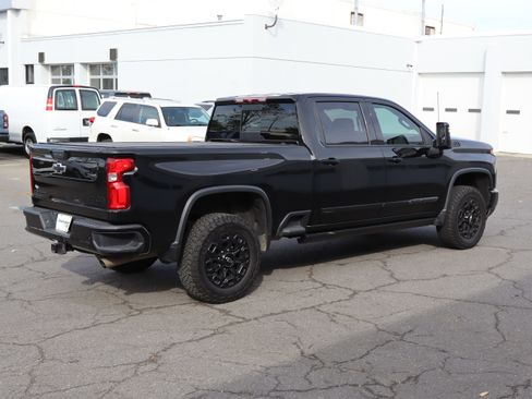 Used 2024 Chevrolet Silverado 2500 High Country w/ Midnight Edition image 10