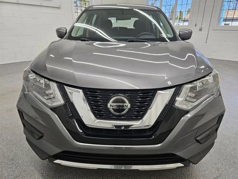 Used 2018 Nissan Rogue S image 2
