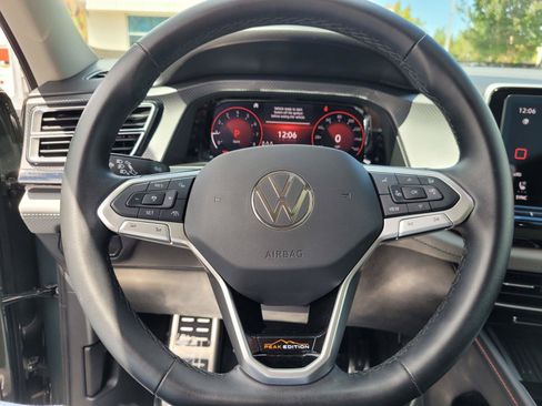 Certified 2025 Volkswagen Atlas Peak Edition SE AWD/4WD image 34