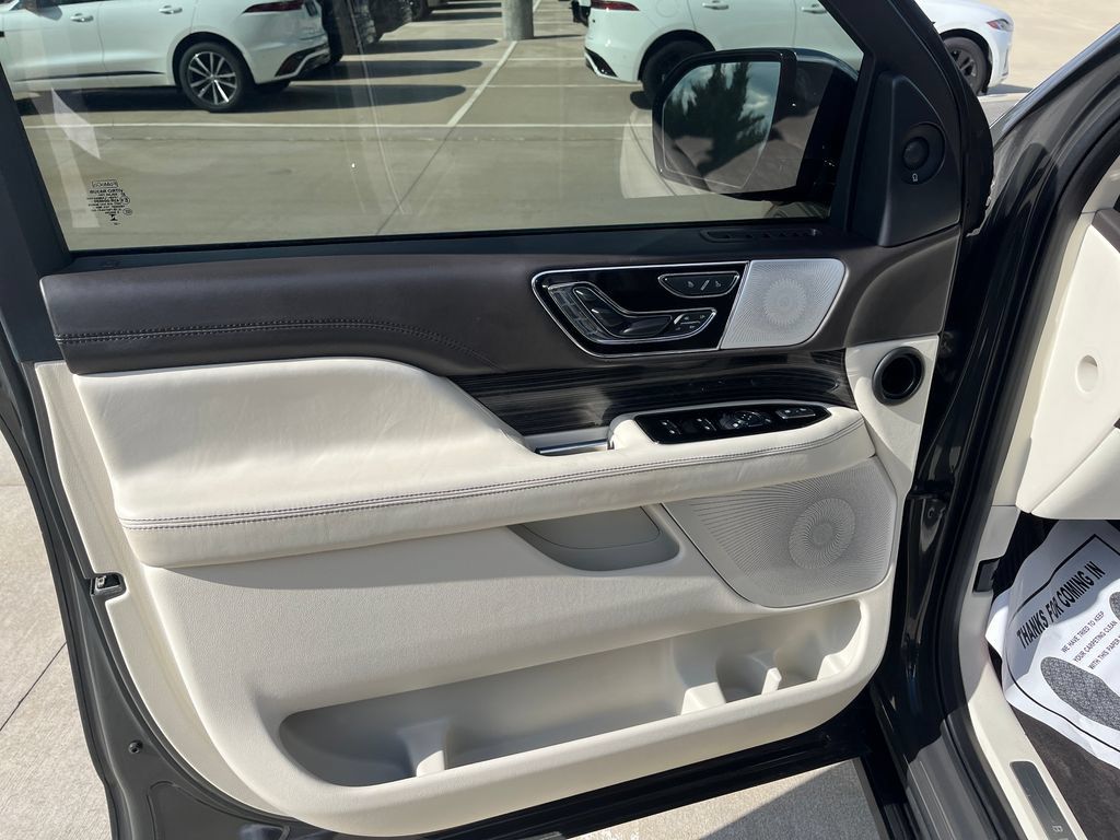 Used 2023 Lincoln Navigator L Black Label AWD/4WD image 11