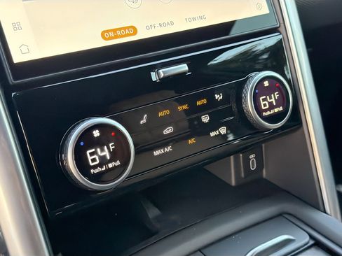 New 2026 Land Rover Discovery Limited Edition image 35