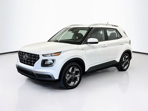 Used 2025 Hyundai Venue SEL FWD image 3