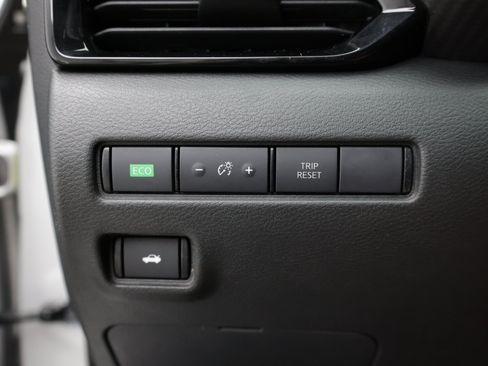 Used 2021 Nissan Sentra SV FWD image 15