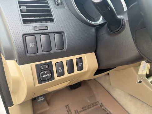 Used 2009 Toyota Tacoma PreRunner image 19