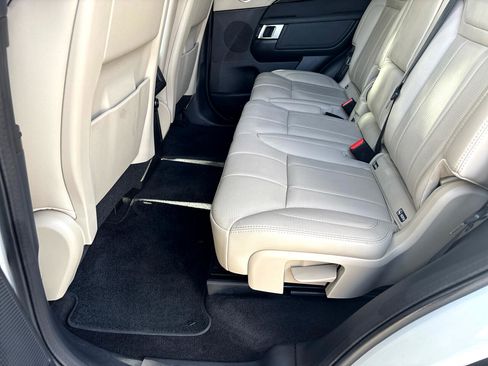 Used 2020 Land Rover Discovery SE image 37