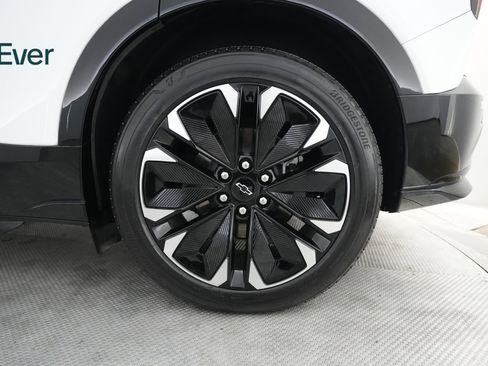 Used 2024 Chevrolet Blazer EV RS RWD image 9