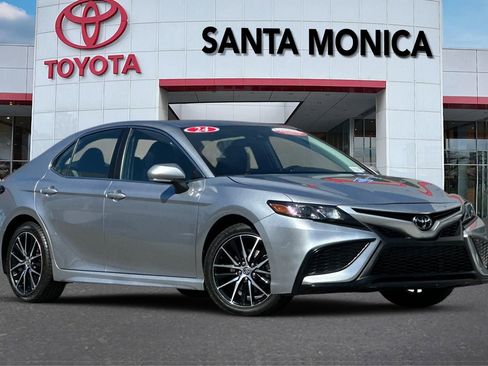 Used 2024 Toyota Camry SE FWD image 2
