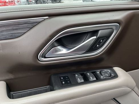 Used 2022 GMC Yukon SLT w/ SLT Premium Package image 17