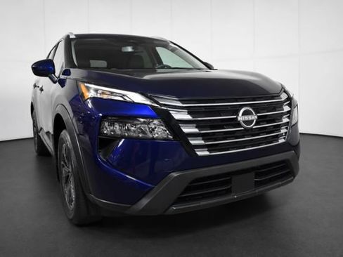 Used 2024 Nissan Rogue SV w/ SV Premium Package FWD image 3