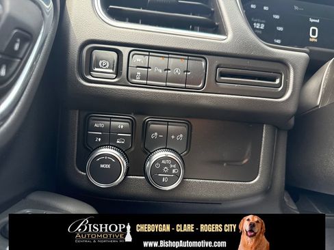 Used 2024 GMC Yukon XL SLT AWD/4WD image 25
