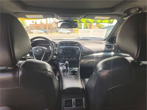 Used 2020 Nissan Maxima SR w/ Sport Mat Group FWD image 9