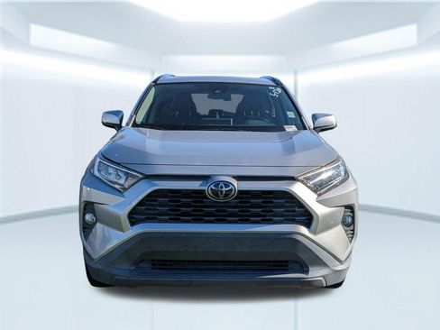 Used 2019 Toyota RAV4 XLE Premium FWD image 8