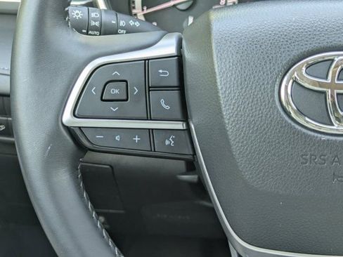 Used 2022 Toyota Highlander XLE AWD/4WD image 22
