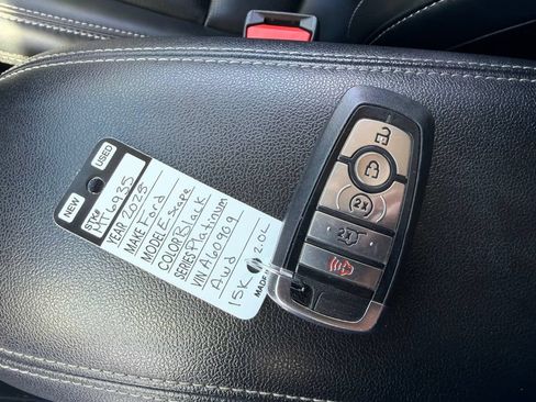 Used 2025 Ford Escape Platinum AWD/4WD image 28