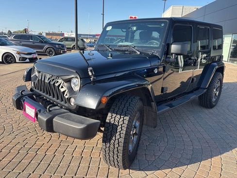 Used 2017 Jeep Wrangler Unlimited Sahara w/ Connectivity Group AWD/4WD image 1