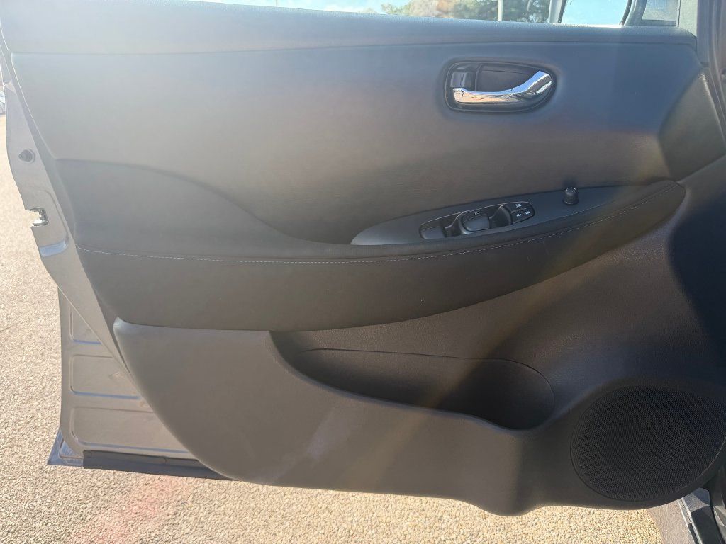 Used 2025 Nissan Leaf S FWD image 21