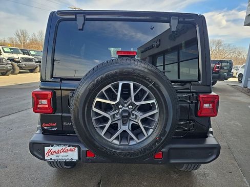 New 2026 Jeep Wrangler Unlimited Sahara AWD/4WD image 8