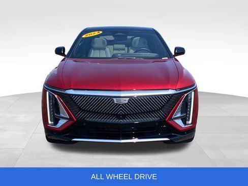 Certified 2024 Cadillac Lyriq Luxury AWD/4WD image 2