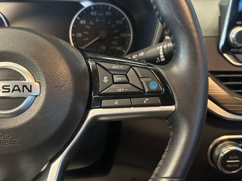 Used 2020 Nissan Altima 2.5 SL FWD image 11