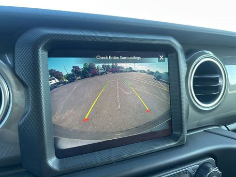 Used 2023 Jeep Wrangler Unlimited Sahara w/ Cold Weather Group AWD/4WD image 12