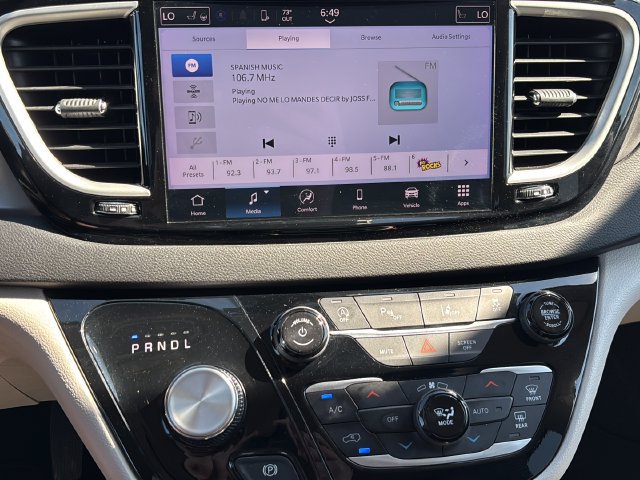 Used 2024 Chrysler Pacifica Touring-L FWD image 21